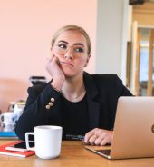 Motivationsbooster für harte Arbeitstage – mit diesen 5 Tipps machen Sie sich das Arbeitsleben  leichter