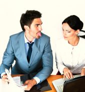 Was Stress und Konflikte auf der Arbeit mit Ihrer Familie zu tun haben und 5 Erste Hilfe Tipps zur Auflösung